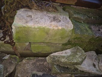 Opracované pískovcové kameny- zárubně, futra - 2