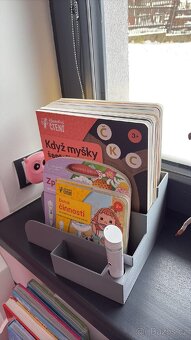 Stojan na Albitužku a knihy - 2