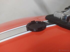 ČZ 350/472 - záslepka, krytka revizní otvor krytu řetězu - 2