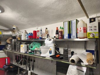 Výdejní stojan na kořeni a gesto - 2