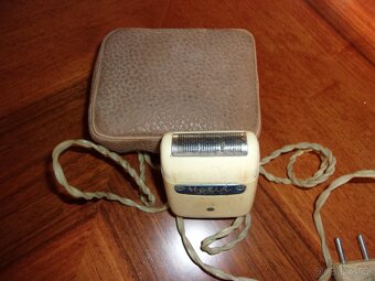 Starý holicí strojek - 2