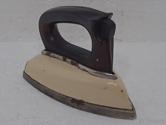 Retro nahřívací žehlička - 2