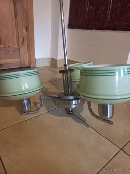 Lustr chrom a dvě lampičky. - 2