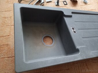 Kuchyňský dřez + baterie - 2