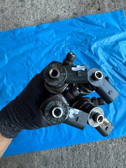 Vstřikovací trysky 2.0TDI 110KW 04L130277AC - 2