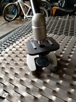 Starý mikroskop - 2