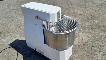 Spirálový hnětač na tuhá těsta TFM 17 ( 17 l, 12,5 kg těsta - 2
