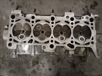 1.8 turbo , hlava motoru - 2