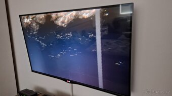 LED TV LG 42LA690S - 2