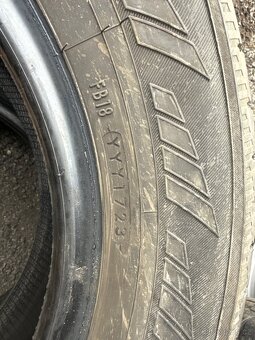 Pneumatiky  zimní 215 /70R15C Yokohama WY01 - 2