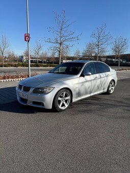 Bmw e90 330i - 2