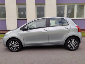 Toyota Yaris 1,3 VVT-i / automat / - 2