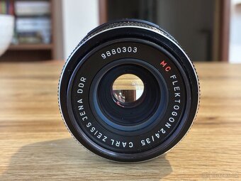 Carl Zeiss Jena Flektogon 35 mm f2.4 - 2