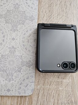 Samsung Z-Flip6 černý - 2