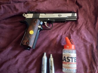prodám vzduchovou pistoli umarex 1911 na co2 - 2