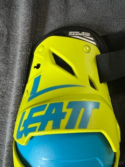 Leatt dual axis XL kolenní chránič - 2