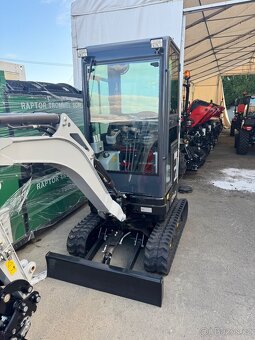 Minibagr CT14-D - 3 válec motor, kabina - 2