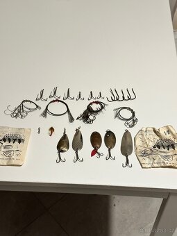 Staré třpytky, lanka, vláčecí bižuterie - rybaření - 2