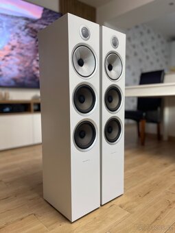 B&W 703 S2 - 2