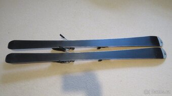 Sjezdové lyže ROSSIGNOL, délka 130 cm. Stav: viz foto - 2