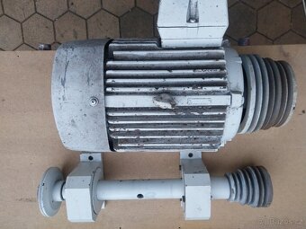 Hřídel s motorem na formátku - 2