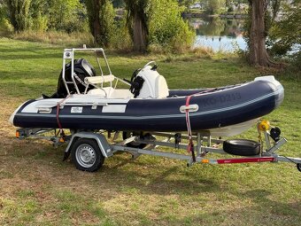 Motorový člun Rib - 2