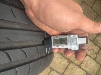 Dvě letni pneu 225/40/18 Continental - 2