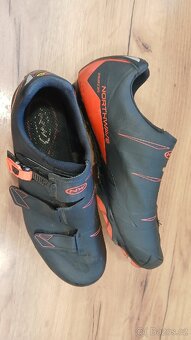 Cyklotretry NORTHWAVE vel 44. - 2