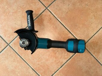 Makita DGA 511 - 2