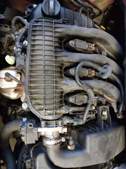 Peugeot 208 r.v 2018  -prodam motor - 2