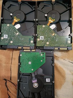 3x 3.5" HDD 500GB WD5000AVCS ST500DM009 - 2