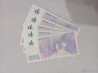 Prodám sbírku Jubilejní vydání 1000,-kč s přítiskem srieR26. - 2