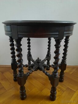 Starožitný krásný zvláštní stolek prům.56 cm,v 57 cm, - 2