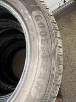 Pneu Goodyear 215/60-R17C 109/107 H EFFICIENT GRIP - 2