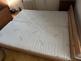 Postel 180x200 cm i s matracemi a roště - 2
