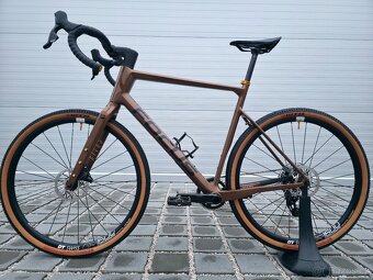 Gravel Focus Atlas 8.9 Carbon 2023 Rival eTap AXS 28" - 2