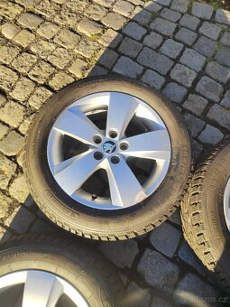 Prodám orig alu 15 škoda Fabia Rapid 5x100 ET 38 zimní pneu - 2