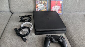 PS4 slim . 1TB+ 2x dualshock.Záruka 6m - 2