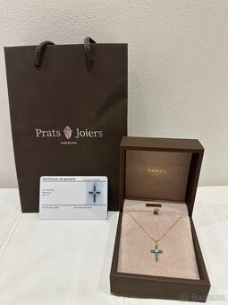 Luxusní zlatý přívěsek – křížek s emeraldy a brilianty | 18K - 2