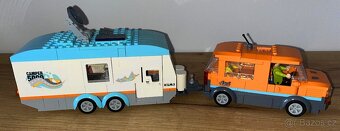 Playtive (Lego) SUV s karavanem - 2