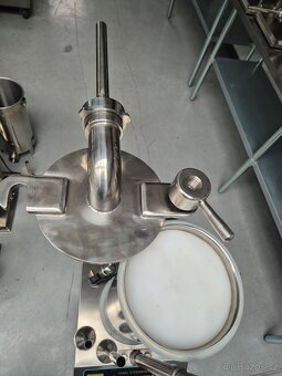 Hydraulická plnička klobás 25 L - 2