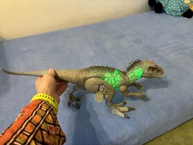 Dinosaurus Indomimus Rex - svítící, řvoucí Jurassic World - 2