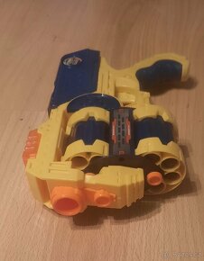 2x pistole nerf + 60x naboje - 2