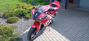 Yamaha R1 - 2