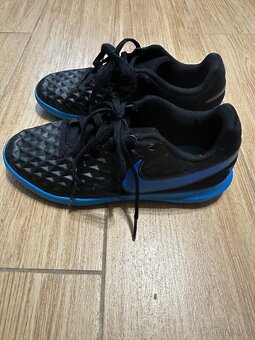 Tenisky do tělocvičny Nike, vel.33 - 2