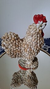 VINTAGE RETRO FIGURKA KOHOUTA POSÁZENÁ MUŠLEMI 60.-70.LÉTA - 2