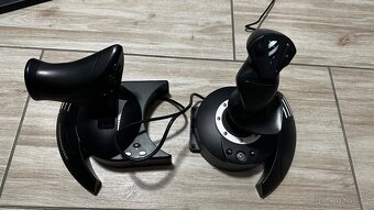 Thrustmaster T-FLIGHT HOTAS ONE v záruce 11/26 na Alze - 2