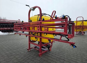 Postřikovač na traktor Strumyk - 2