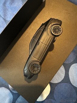 Porsche Cayenne těžítko - 2