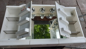 Vrchní koupelnová skříňka - galerka - 2